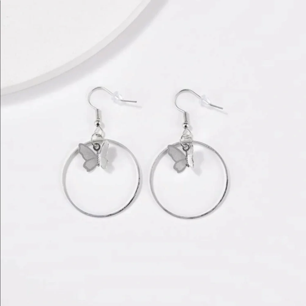 3/$30 🤍 Butterfly Hoop Earrings